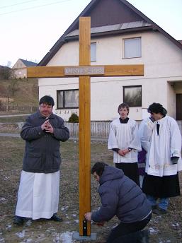 postavený kříž v Třebařově